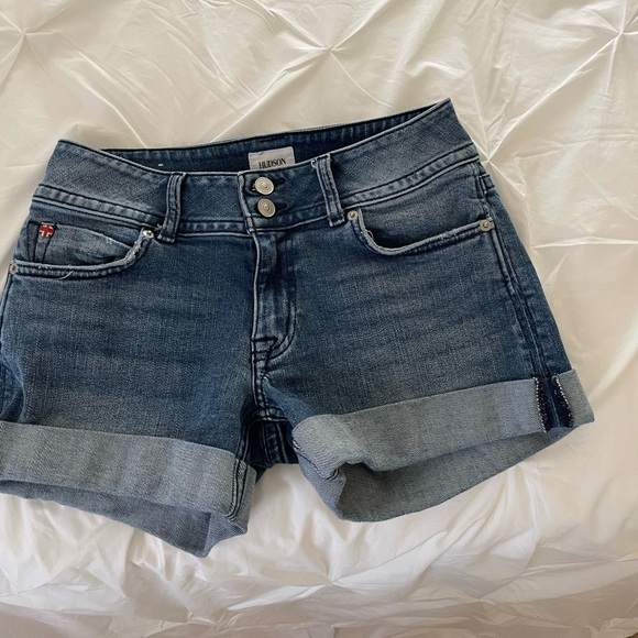 Perfect condition Hudson shorts size 26 - worn maybe 3 times - Picture 2 of 4